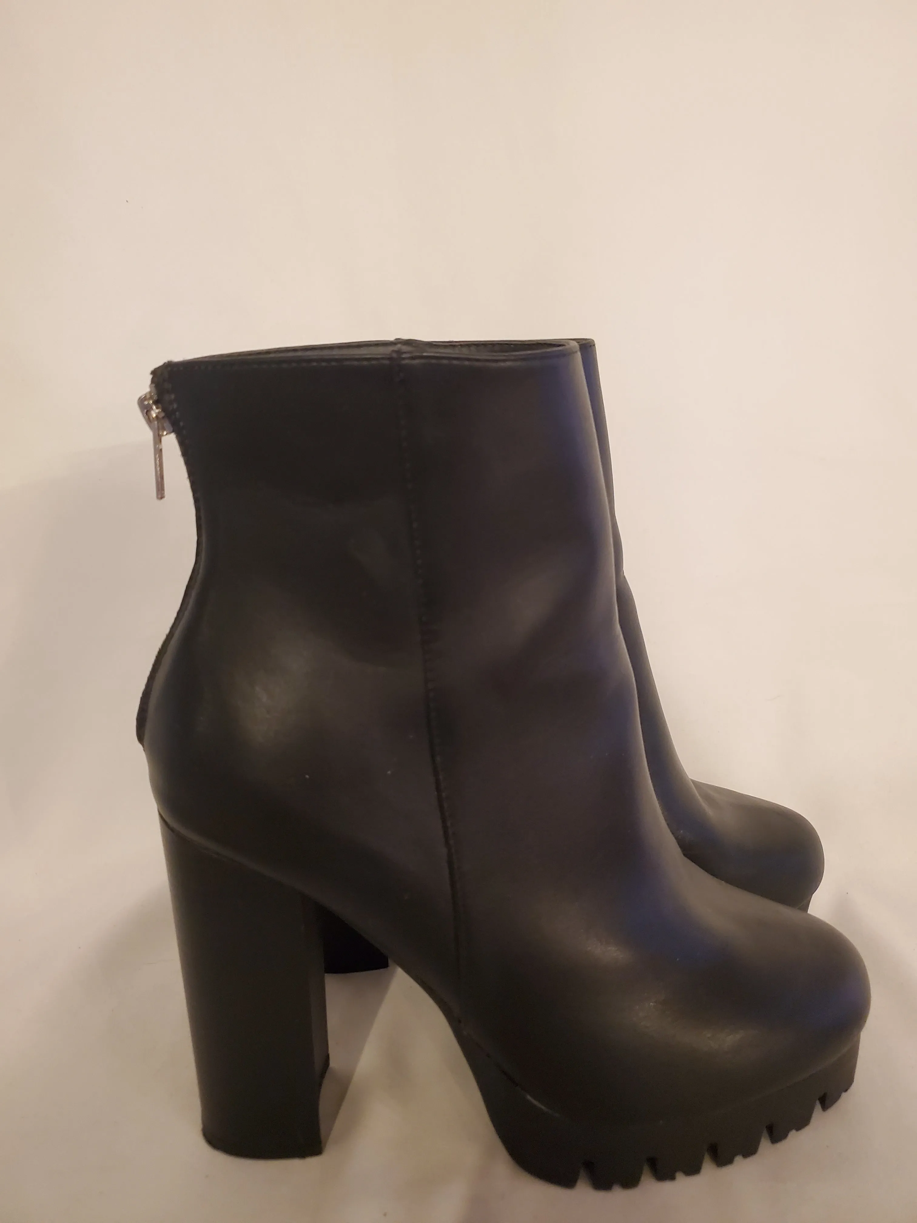 Boots Ankle Heels By Fashion Nova  Size: 9