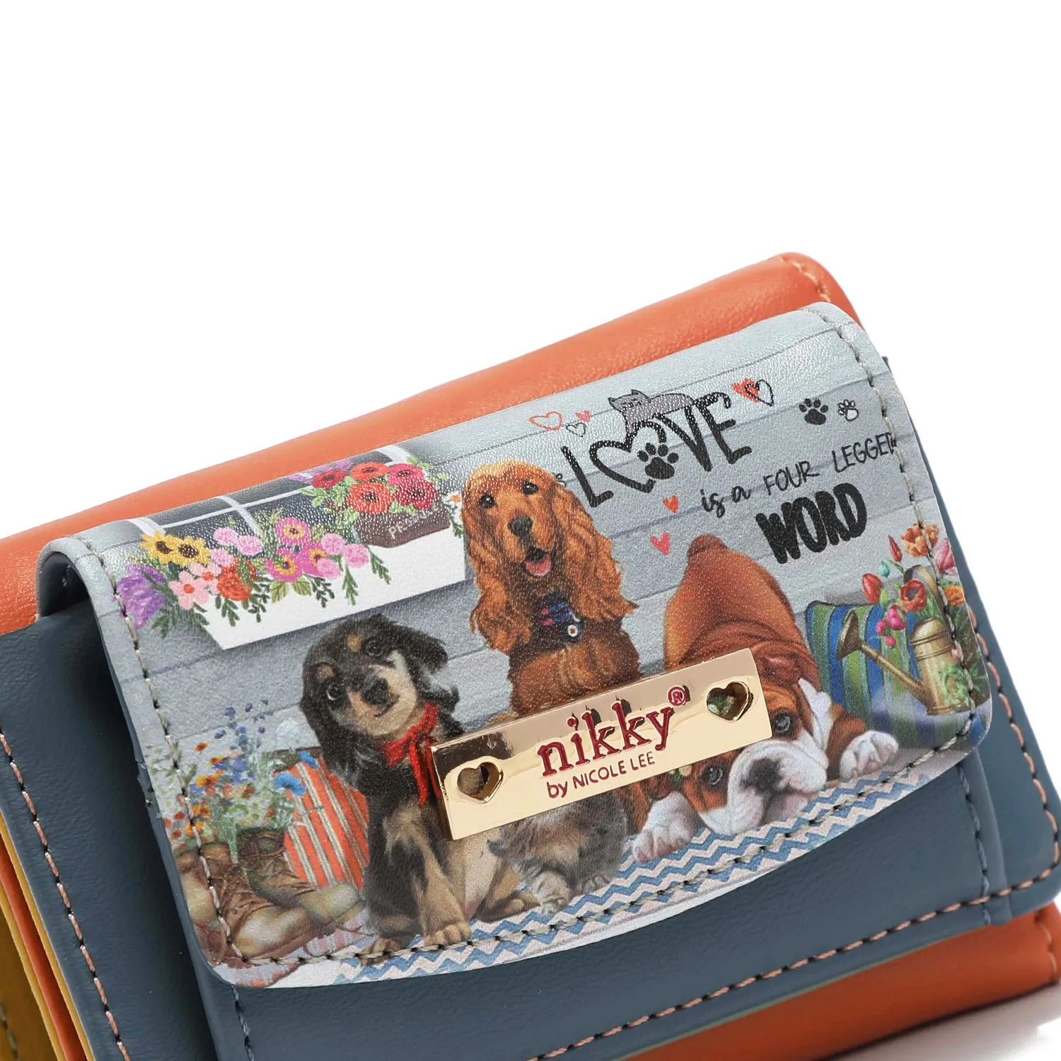 COMPACT TRIFOLD SNAP BUTTON WALLET